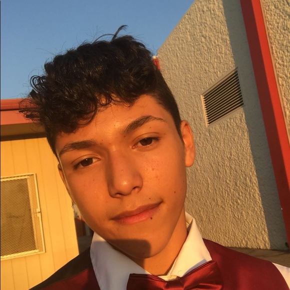 Meet your Posher, Santos - Picture 1 of 1